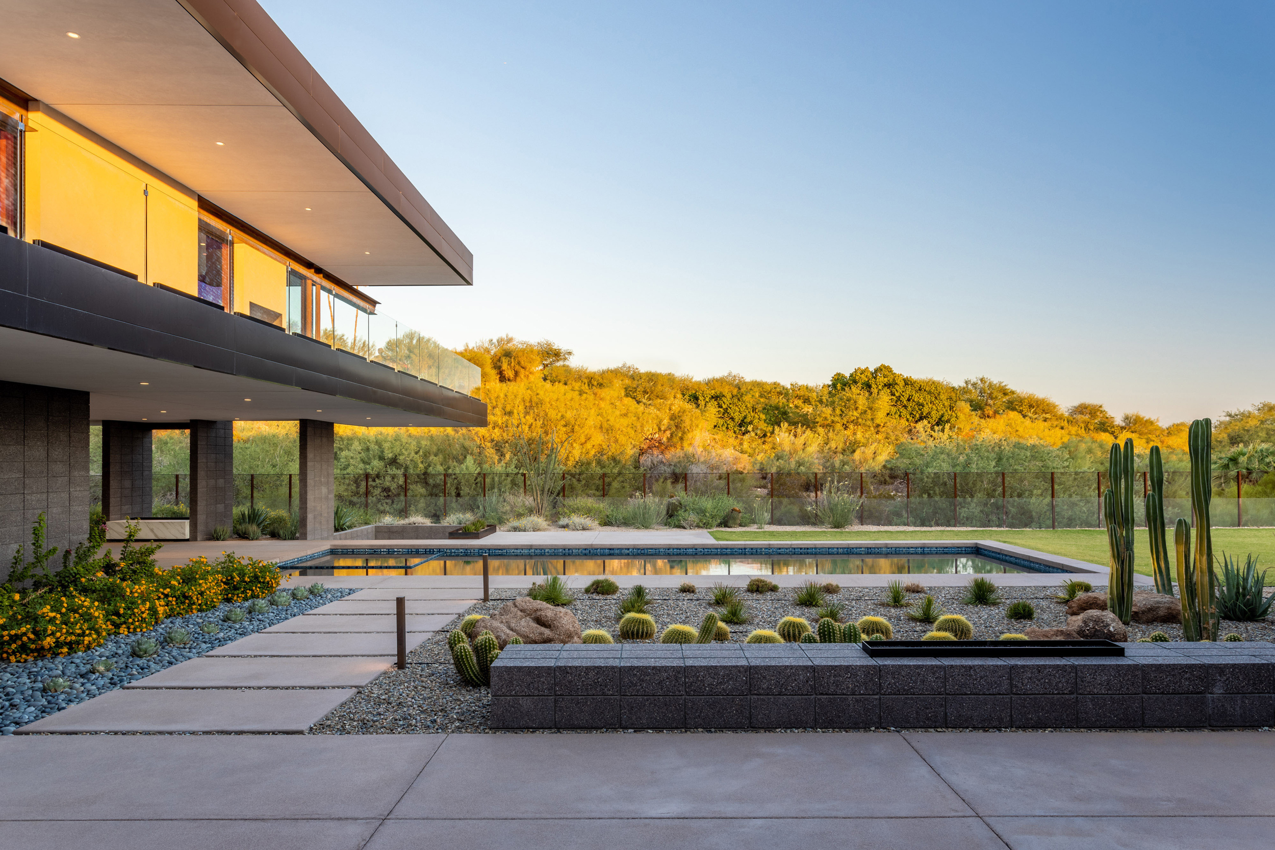 Bridge View - Paradise Valley Hillside Custom Home - Architect Kendle Design Collaborative (15) Bridge View - Paradise Valley Hillside Custom Home - Architect Kendle Design Collaborative