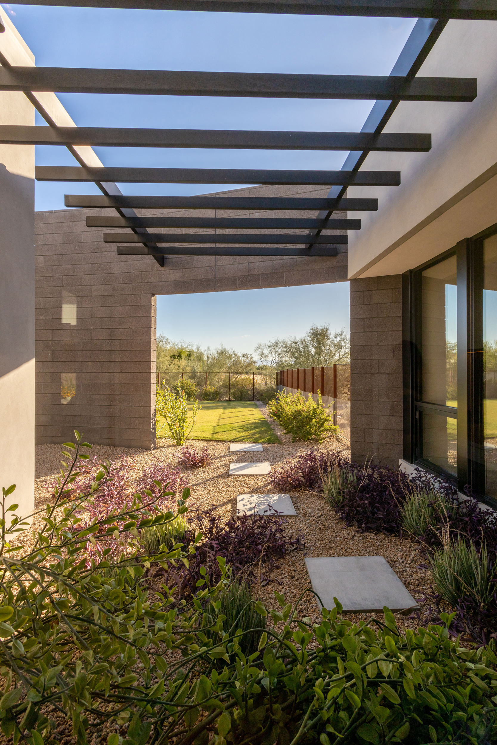 Bridge View - Paradise Valley Hillside Custom Home - Architect Kendle Design Collaborative (3) Bridge View - Paradise Valley Hillside Custom Home - Architect Kendle Design Collaborative