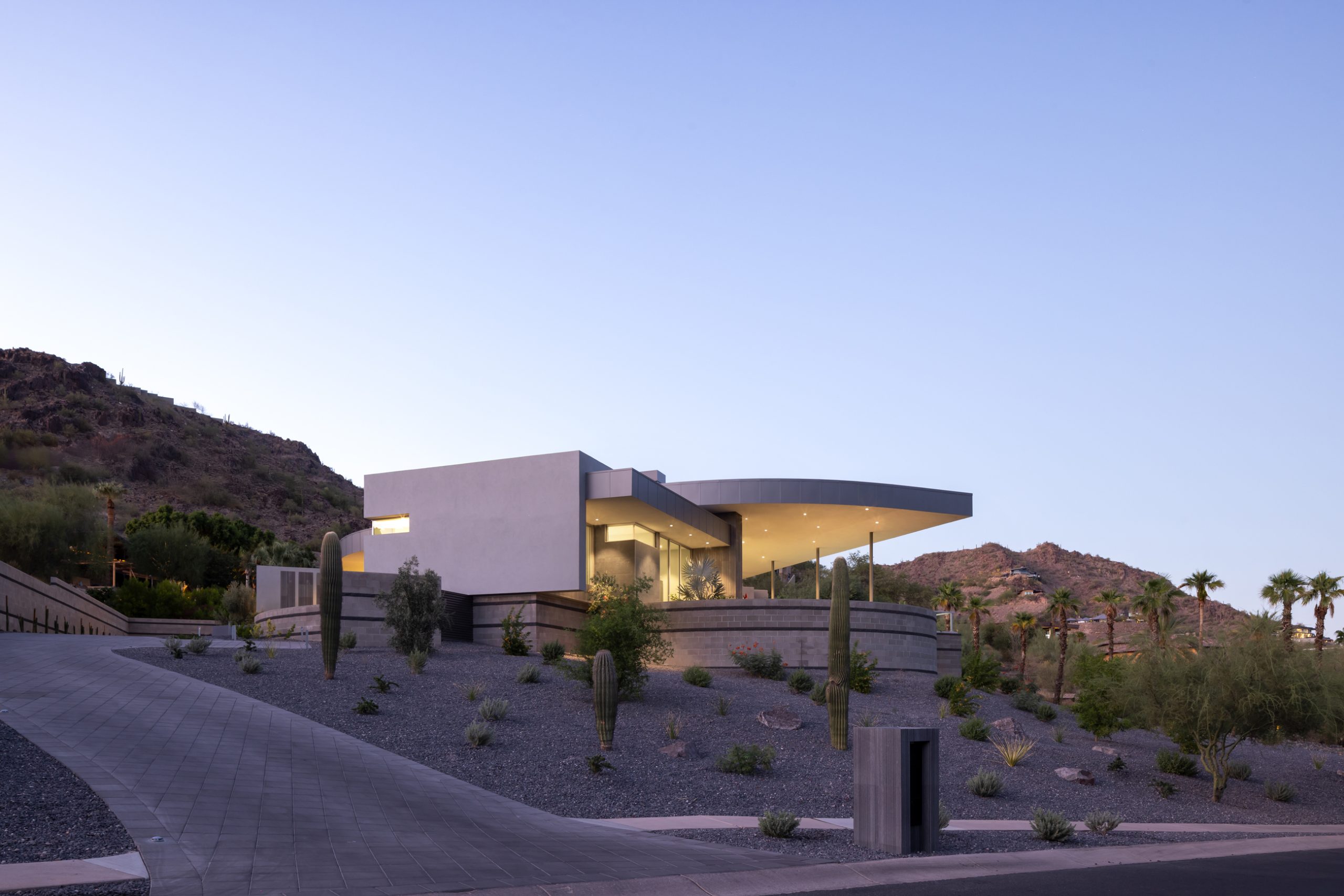 KendleDesign_ParadiseHills_1032 Echo Canyon Nestled within the confines of a wedge-shaped lot